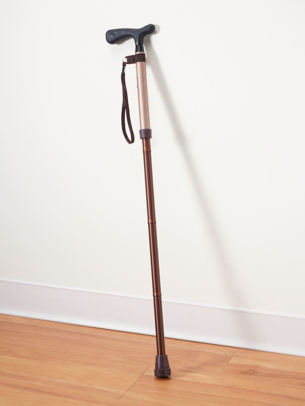 Anti-slip treatment on the handle allows you to put the cane against the wall without it falling off