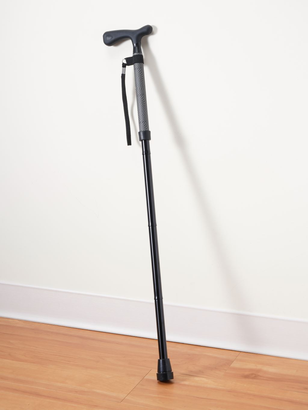 Anti-slip treatment on the handle allows you to put the cane against the wall without it falling off