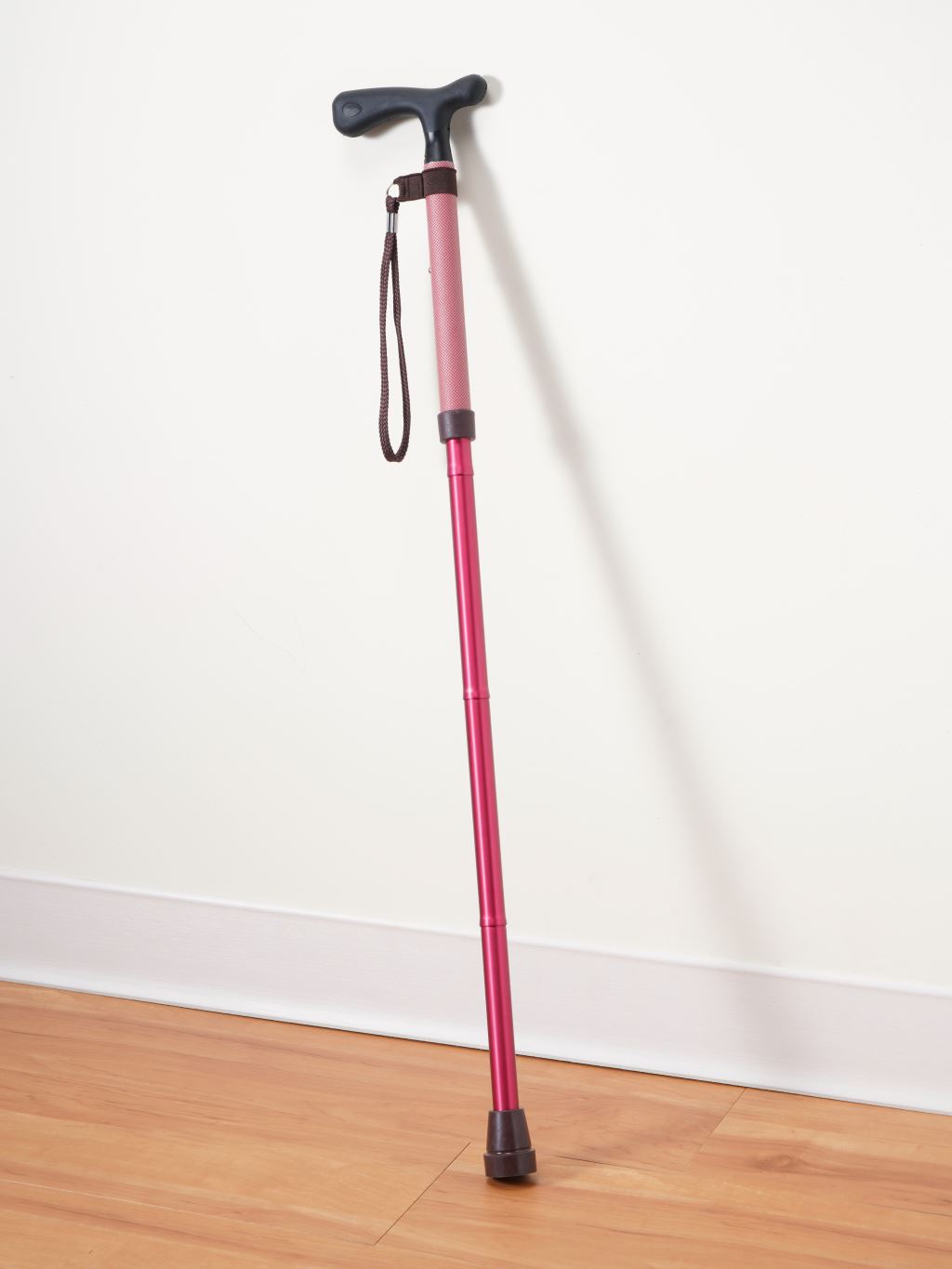 Anti-slip treatment on the handle allows you to put the cane against the wall without it falling off